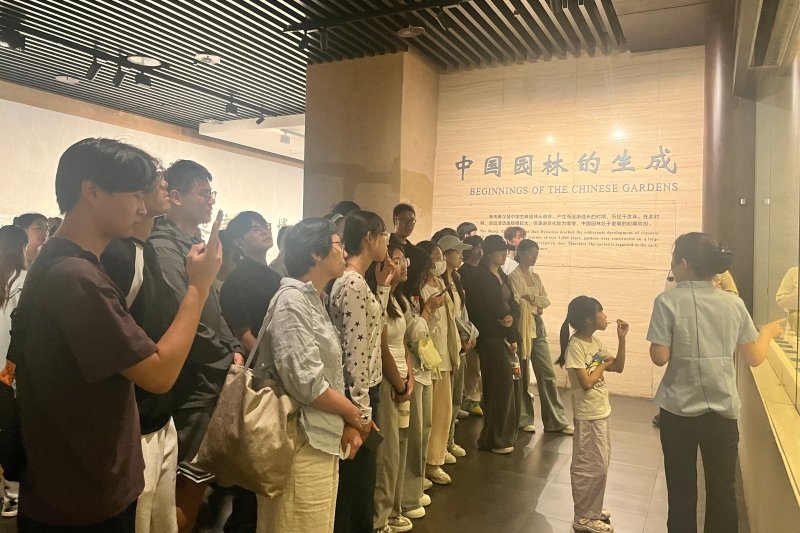 夯实草坪建植与养护